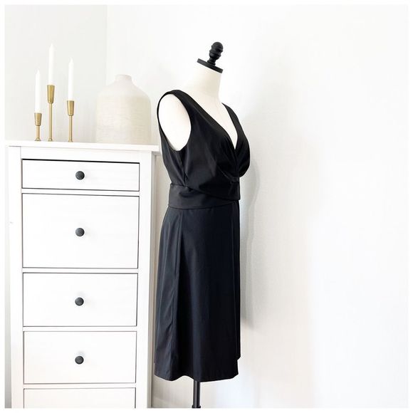 NWT White House Black Market Crepe Fit & Flare Little Black Dress LBD Sz 8 - Picture 3 of 11